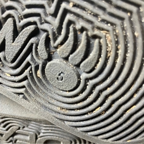 Bearpaw Youth Snow Boots Size 5 - Picture 11 of 11